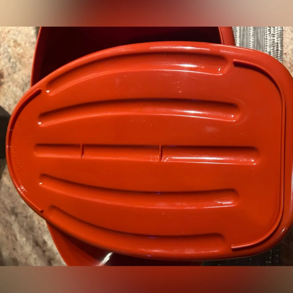 Tupperware #487-4 large “Roast Flavor Saver” Paprika  12”L x 6”D. 3 piece set.